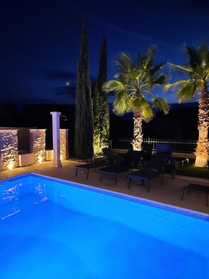 Villa Elena Sevid Exterior photo