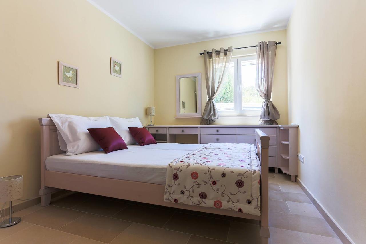 Villa Elena Sevid Exterior photo